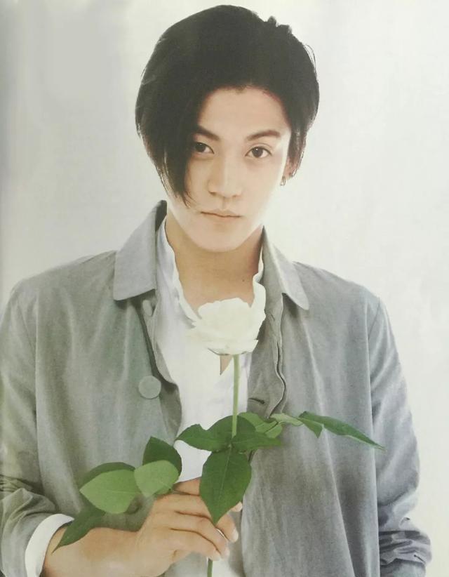 小栗旬_小栗旬 韩流男神 熟男魅力